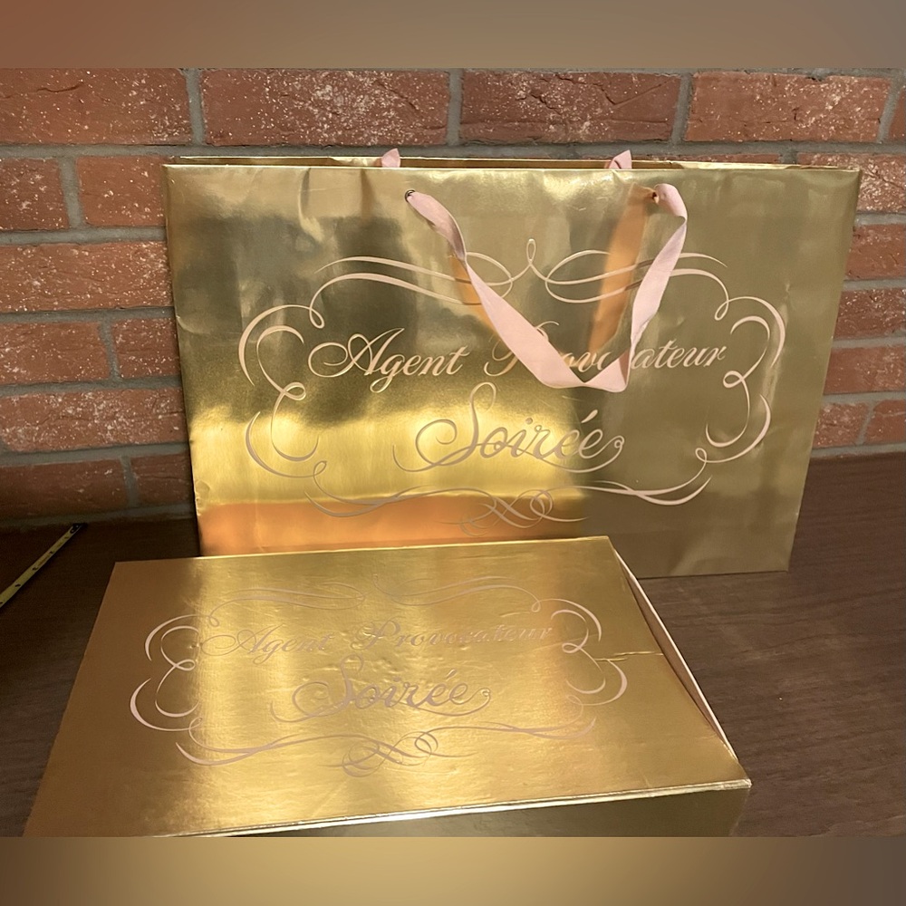 AGENT PROVOCATEUR Soirée Gold
Gift Bag  & Box.